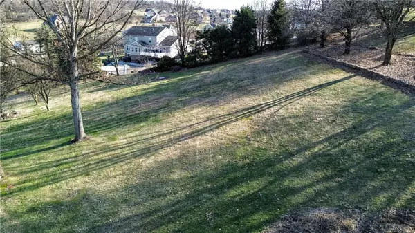 1040 1/2 Sharon Dr, Rostraver, PA 15012