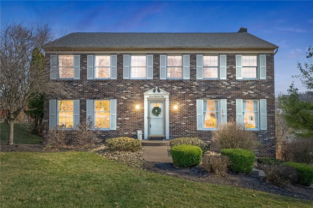 701 Thornwick Dr, Upper St. Clair, PA 15243