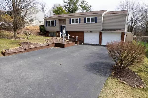 1324 Swede Hill Rd, Hempfield Twp - Wml, PA 15601