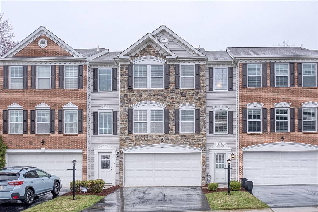 225 Grace Manor Dr., Robinson Twp - Nwa, PA 15108