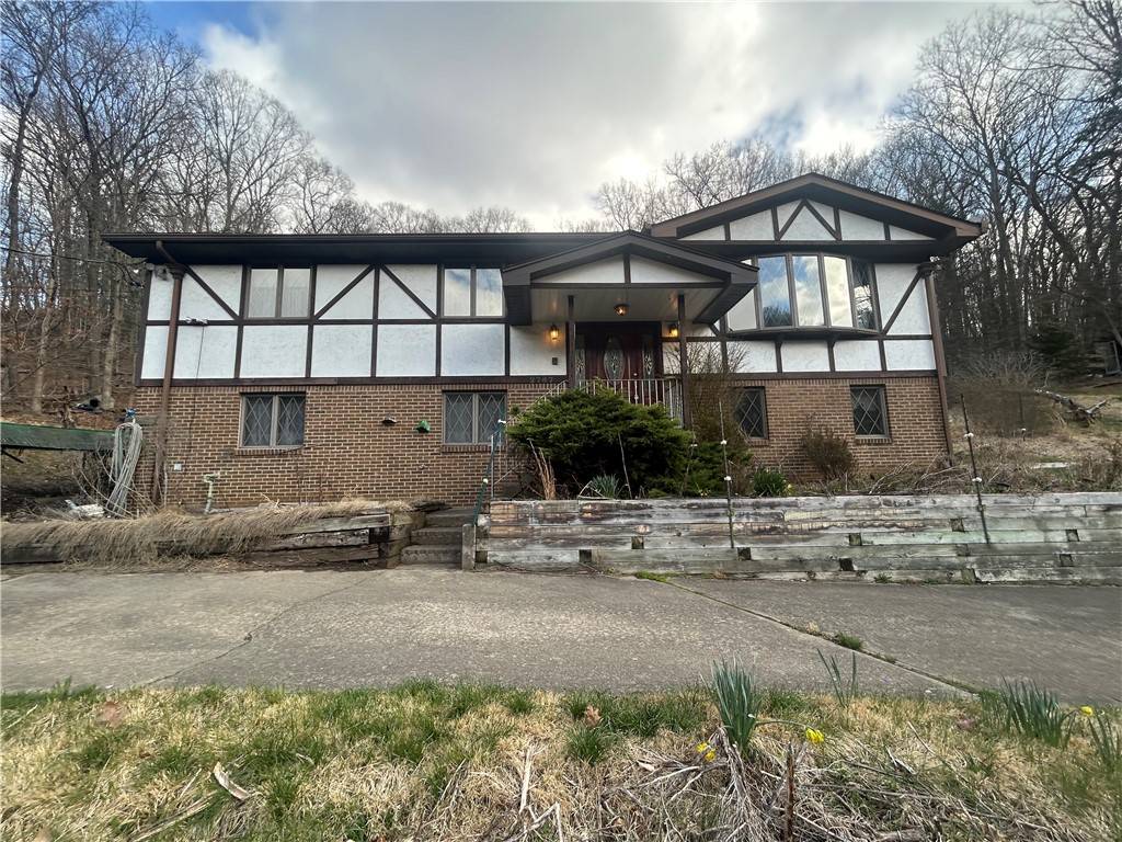2767 Harts Run Rd, Hampton, PA 15101