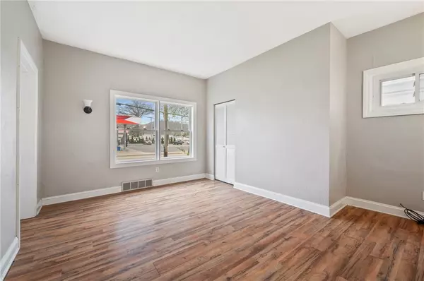 Coraopolis, PA 15108,872 4th Avenue