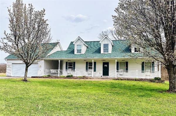 152 Killarney Rd, PA 15464