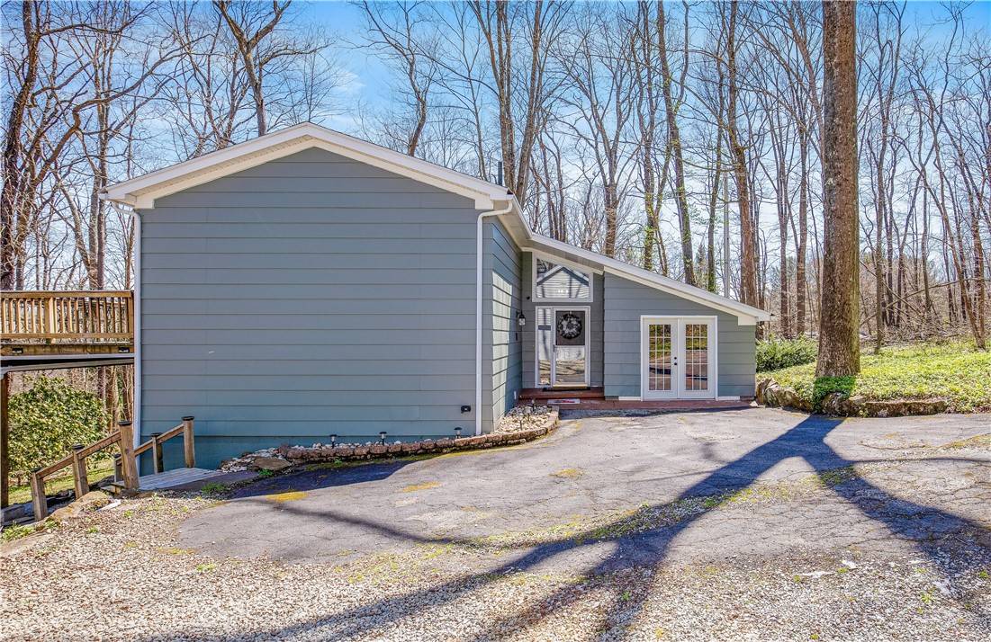 218 Rocky Ridge Ln, Jennerstown Boro, PA 15547
