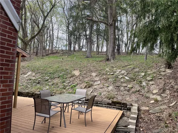 Mccandless, PA 15101,1815 Sample Rd