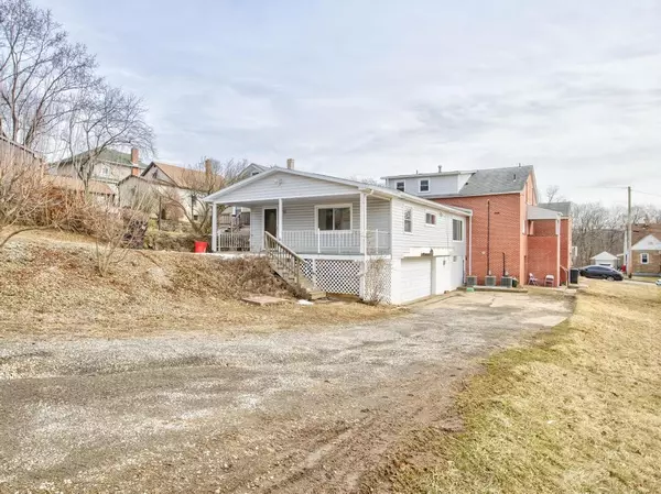 Aliquippa, PA 15001,1818 Grant St