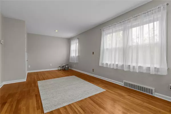 Bethel Park, PA 15102,202 Pickwick Dr