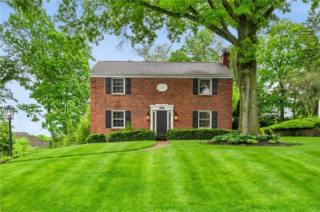 125 Warwick Dr, Upper St. Clair, PA 15241