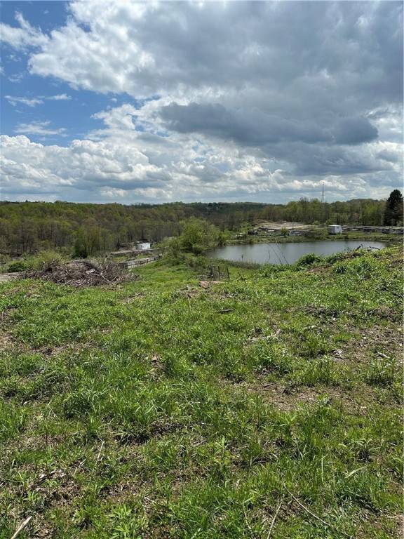 858 New Castle Rd, Franklin Twp - But, PA 16001