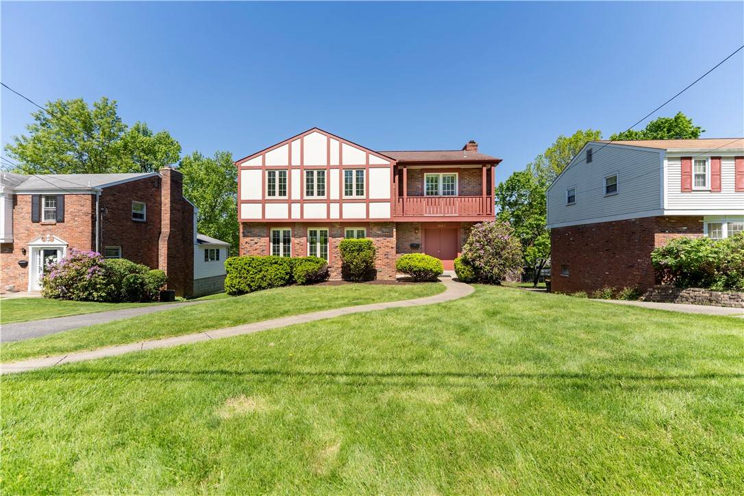 1055 Glen Oak Drive, Bethel Park, PA 15102