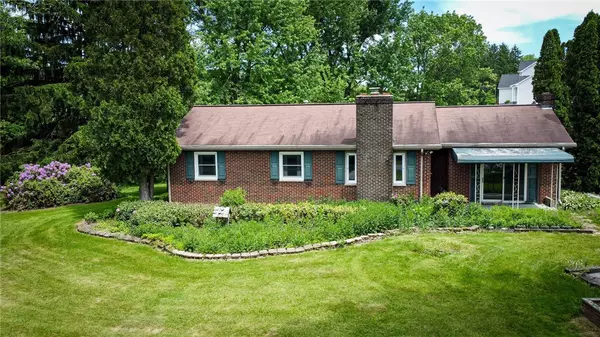 135 N Benbrook Rd, Center Twp, PA 16001