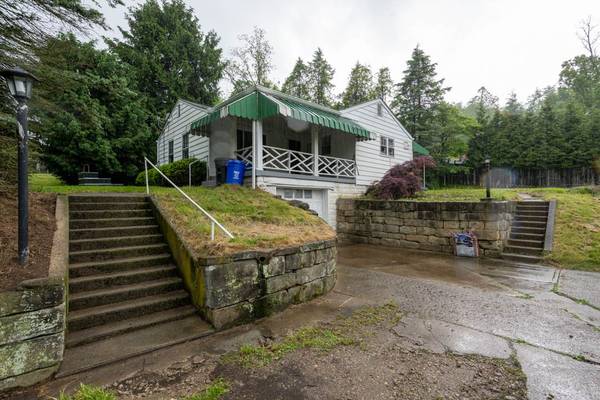 1153 Yanks Ln, South Park, PA 15236