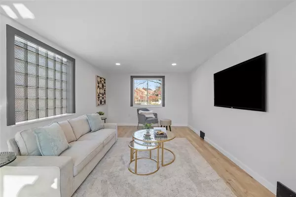 Brookline, PA 15226,2874 Midland St