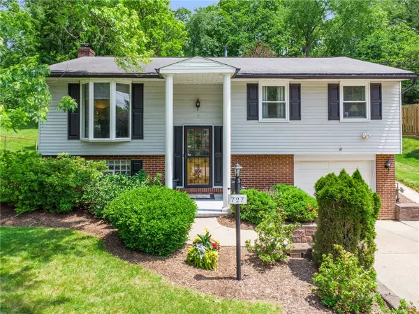 727 Pine Valley Dr, Plum Boro, PA 15239