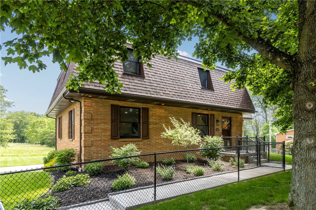 439 Center Grange Rd, Center Twp - Bea, PA 15061