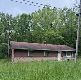 1855 Stoughton Rd, PA 16057