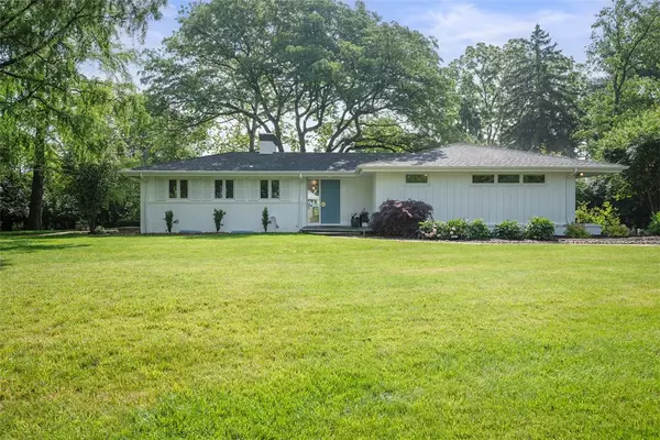 10 Old Farm Road, Rosslyn Farms, PA 15106