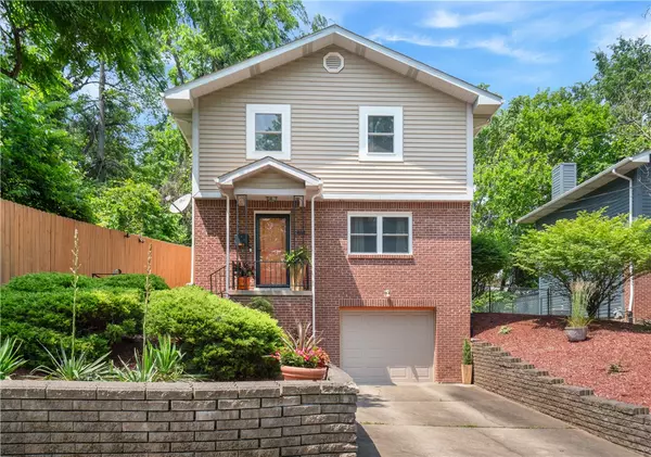 404 Chautauqua St, Perry Hilltop, PA 15214