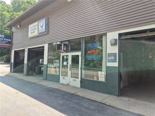 2702 Saw Mill Run Blvd, Whitehall, PA 15227