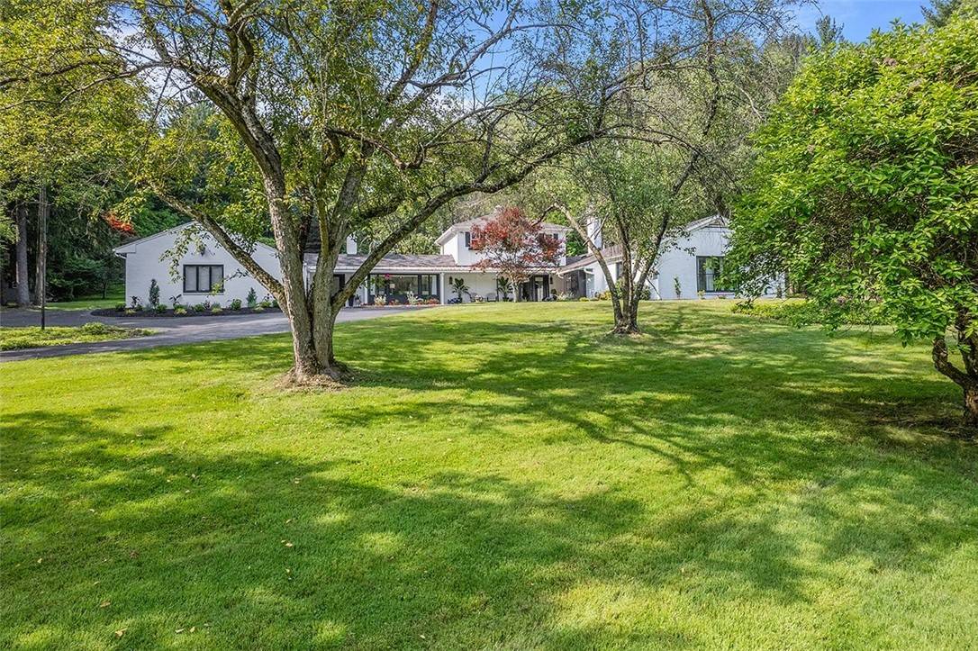881 Blackburn Rd, Sewickley Heights, PA 15143