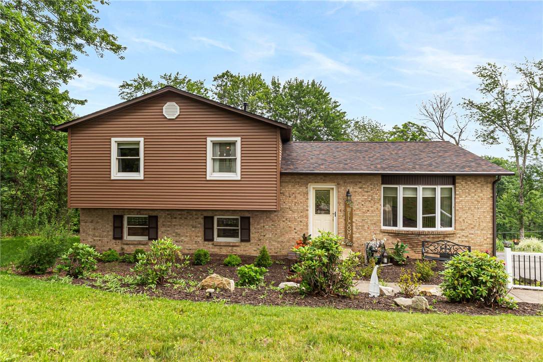 223 Horseshoe Dr, Adams Twp, PA 16046