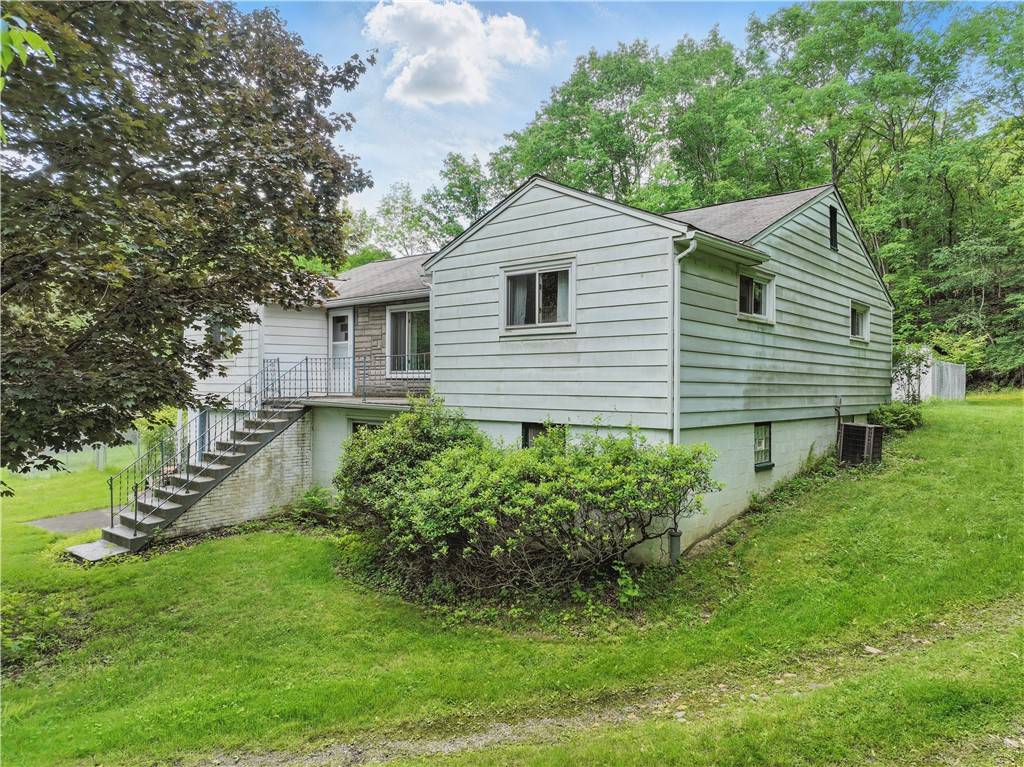 1726 Hillsdale Ave, Economy, PA 15003