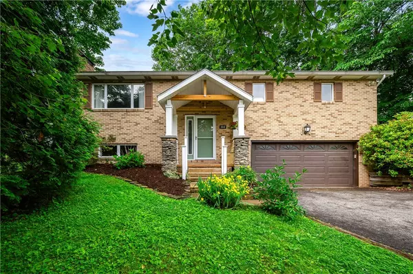 202 Village Ln, New Wilmington Boro, PA 16142