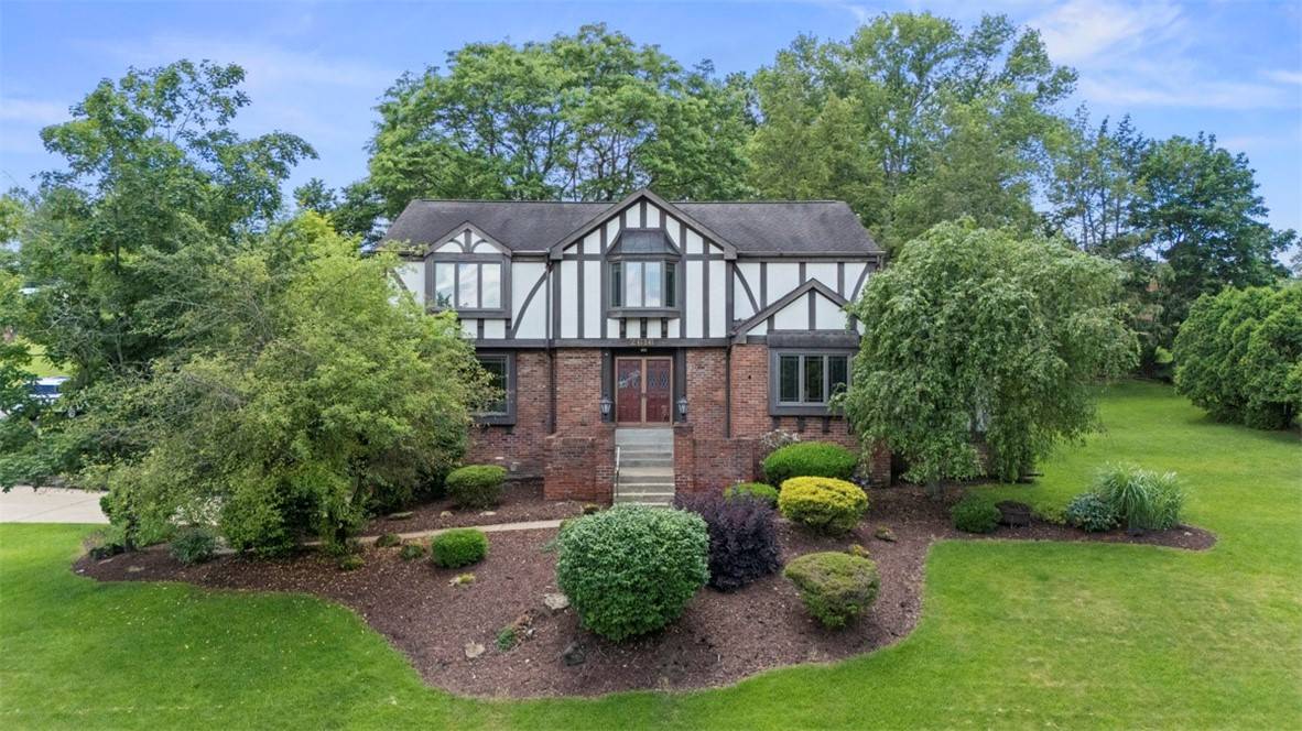 2616 Cedarvue Dr, Upper St. Clair, PA 15241