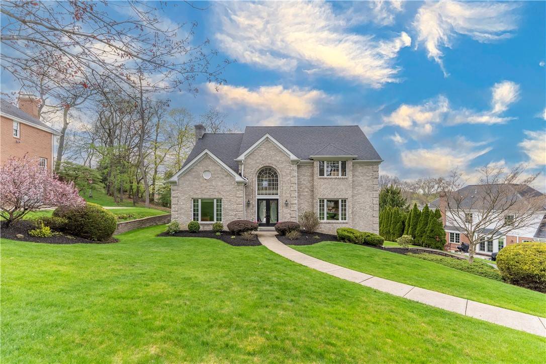 2490 Fife Dr, Upper St. Clair, PA 15241
