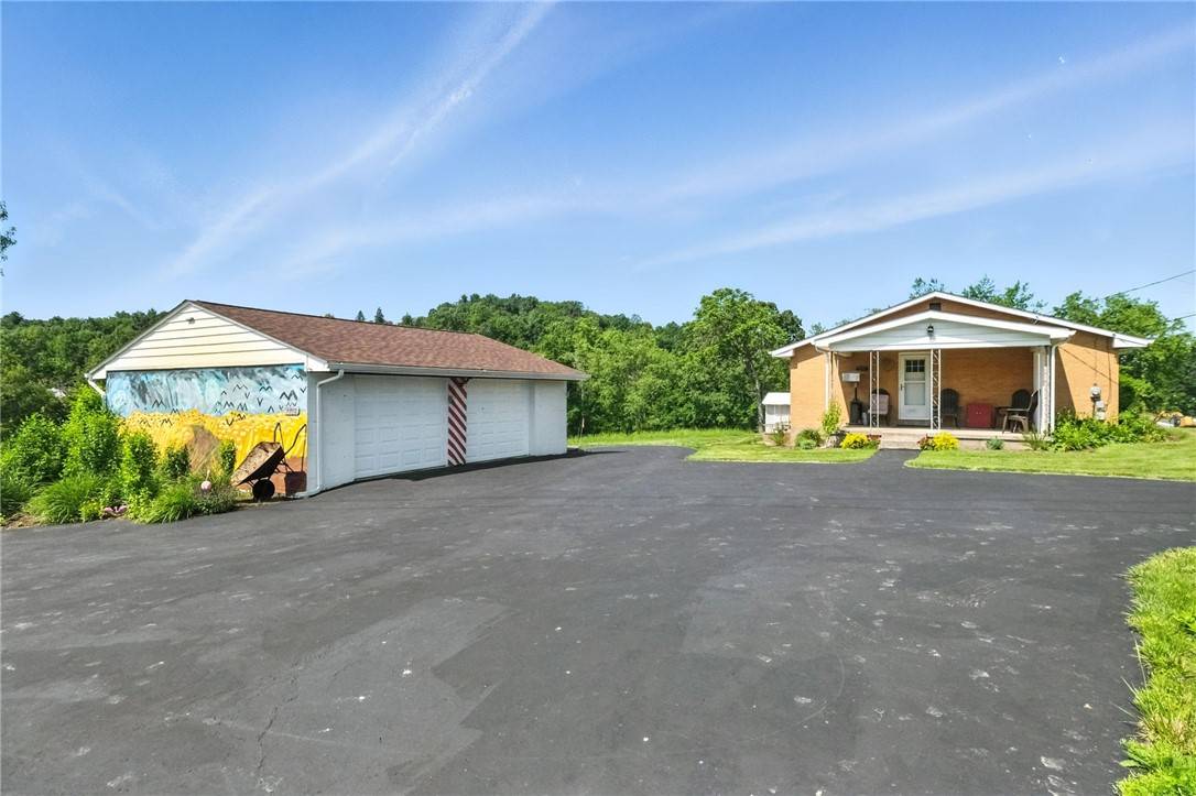 1118 Freedom Rd, Cranberry Twp, PA 16066