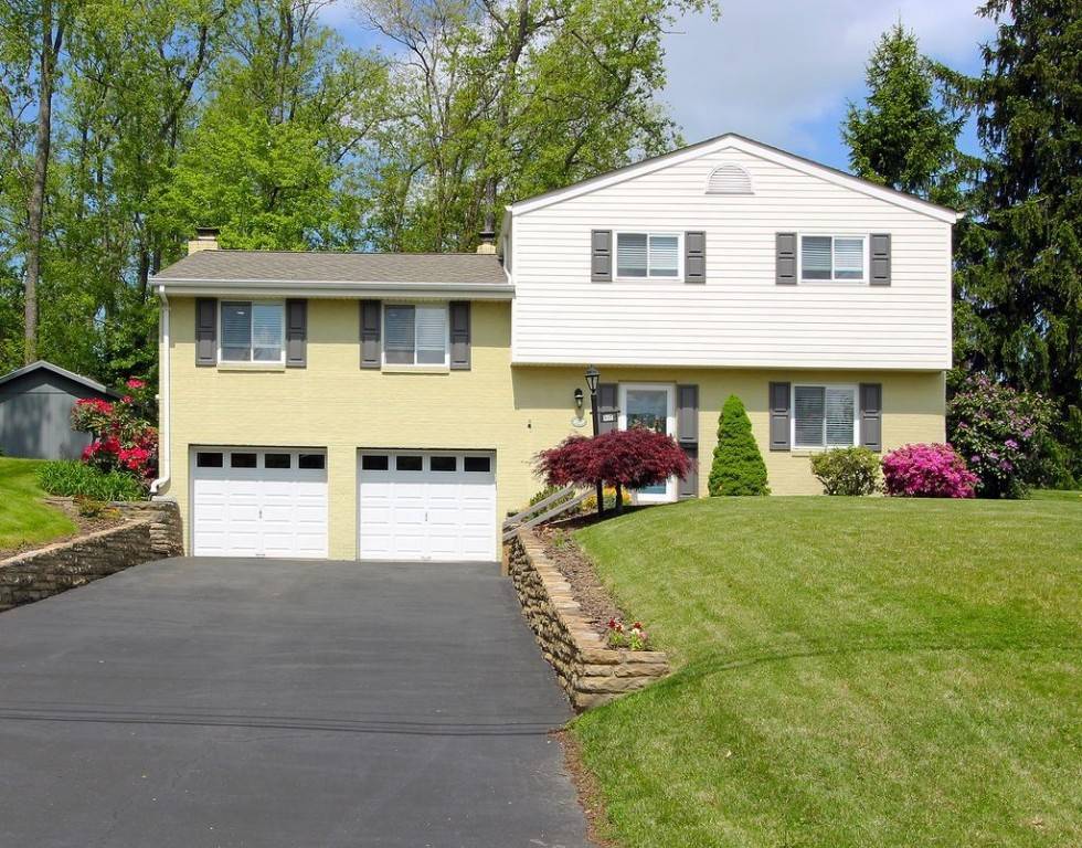 1351 Sky Ridge Drive, Upper St. Clair, PA 15241