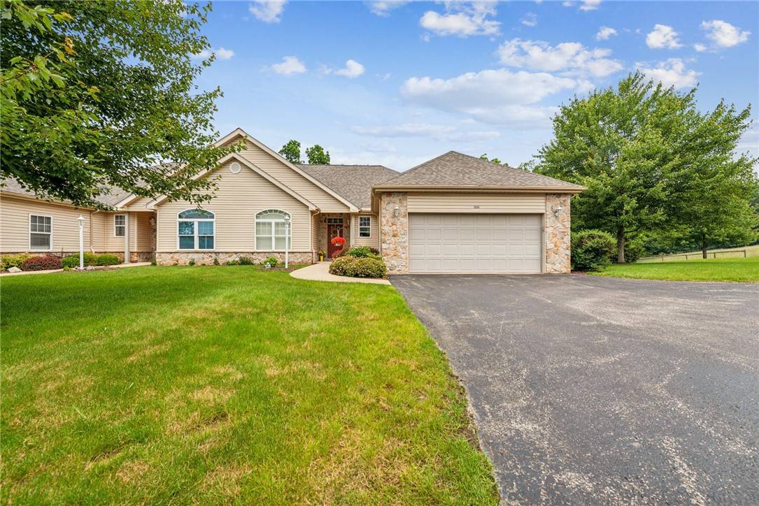 6092 Triple Crown Cir, Hempfield Twp, PA 15601