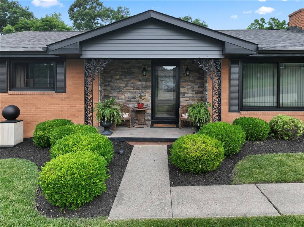 1402 Imperial Dr, Hopewell Twp - Bea, PA 15001