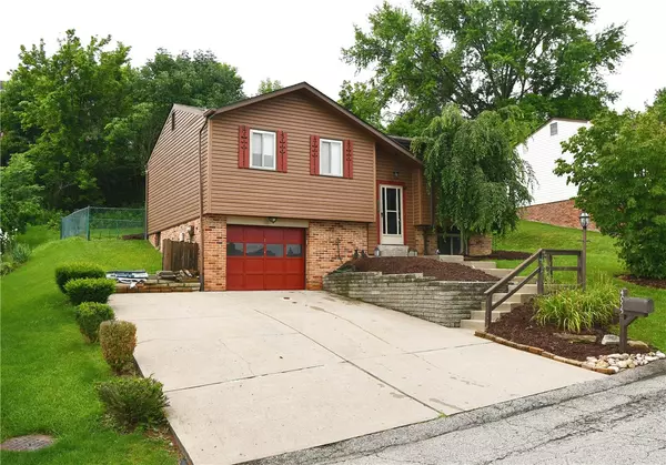 4095 Overlook St, South Park, PA 15129
