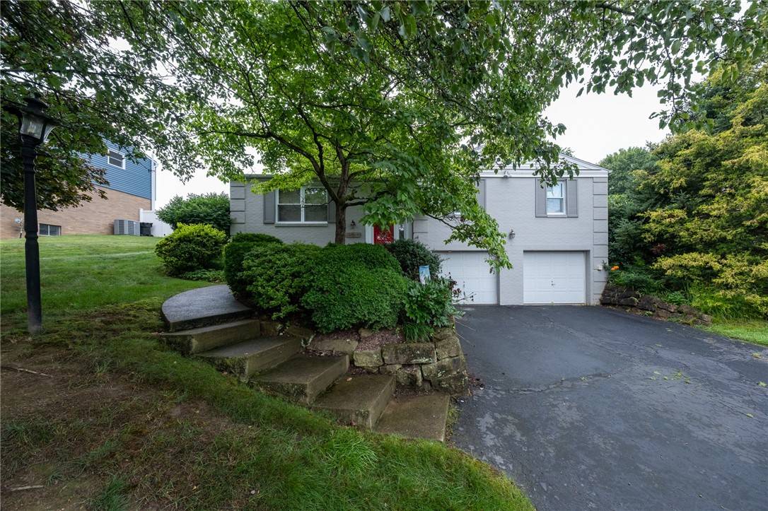 8850 Breezewood Dr, Mccandless, PA 15237