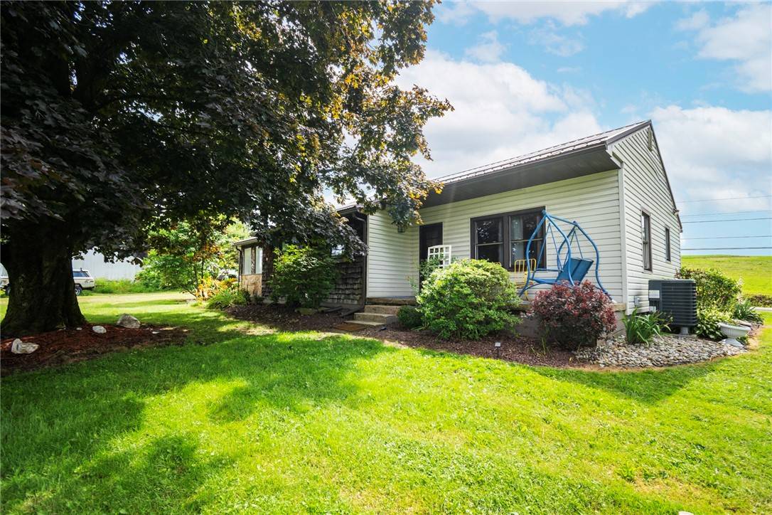115 Muddy Creek Dr, Center Twp, PA 16001