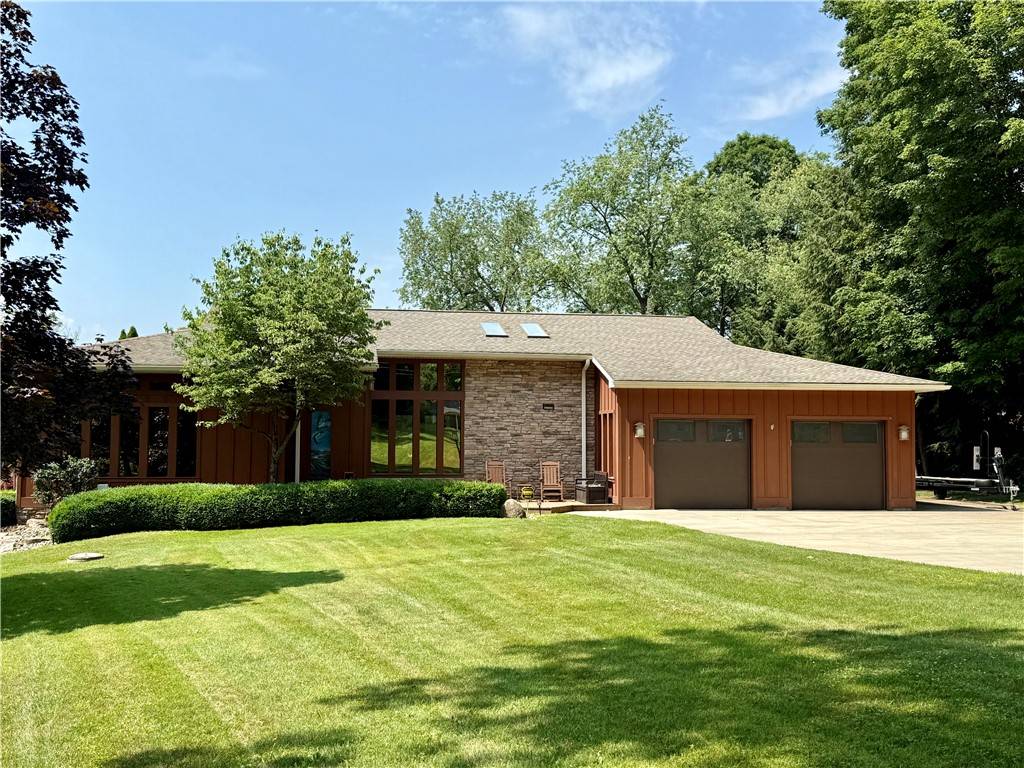 372 Latonka Dr, Jackson Twp, PA 16137