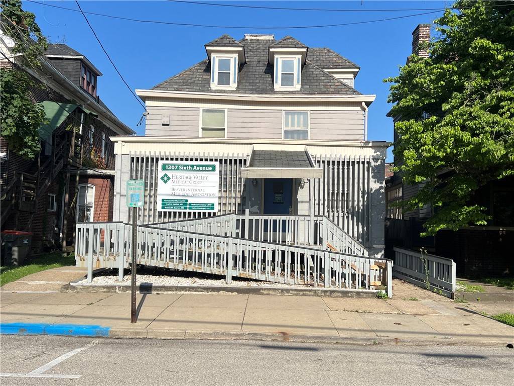 1307 6th Ave, Beaver Falls, PA 15010
