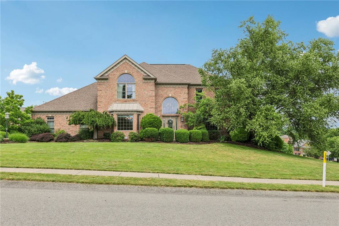 2100 Crestwood Dr, South Fayette, PA 15057