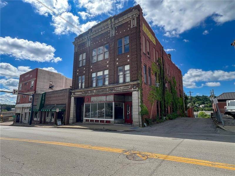 119 E Wayne St, City Of But Se, PA 16001