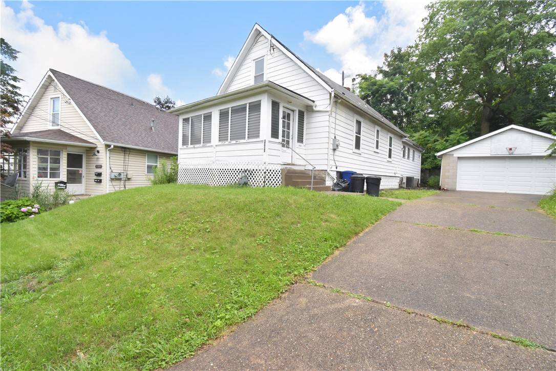 1323 Leaside Dr, Lincoln Place, PA 15207