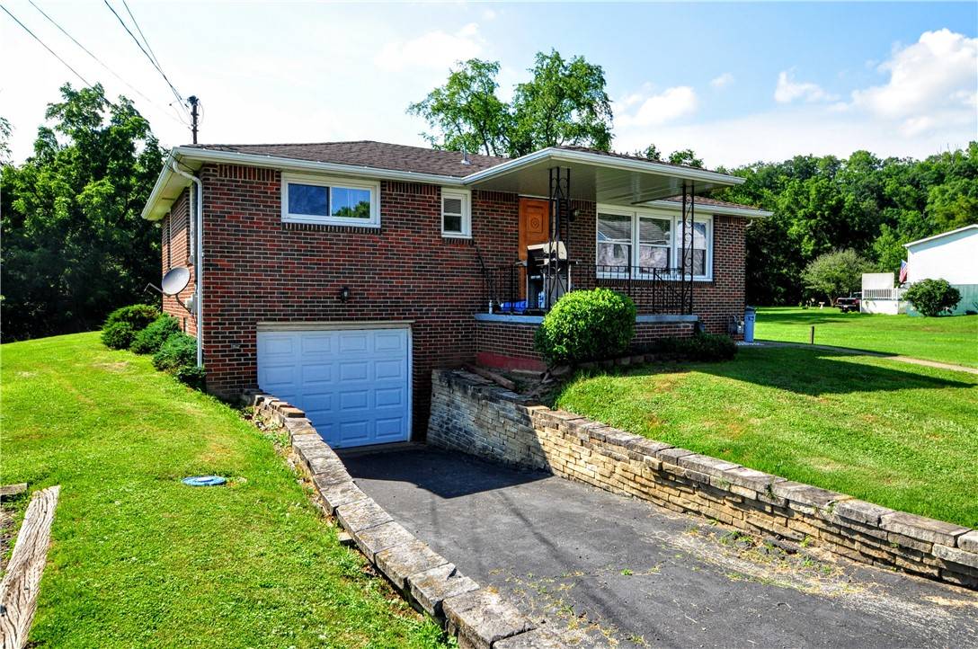 111 Wood St, Rostraver, PA 15089