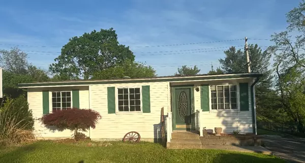 1923 Ivanhoe Dr, North Huntingdon, PA 15642