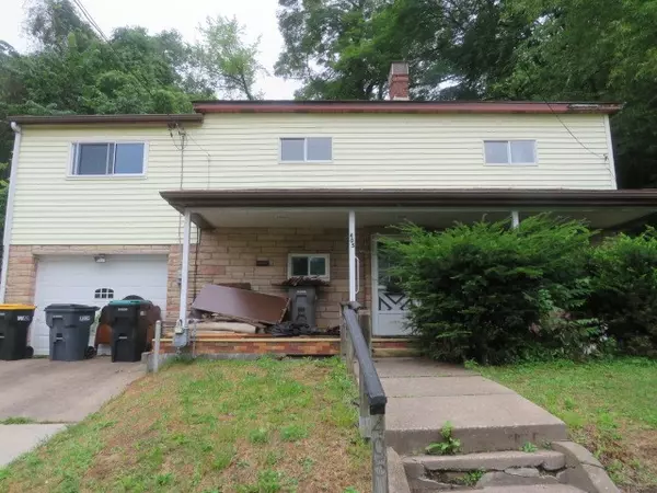 405 Upper Rd, St Clair, PA 15228