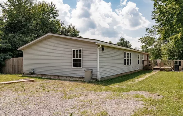 108 Hawk Dr, Connoquenessing Twp, PA 16033