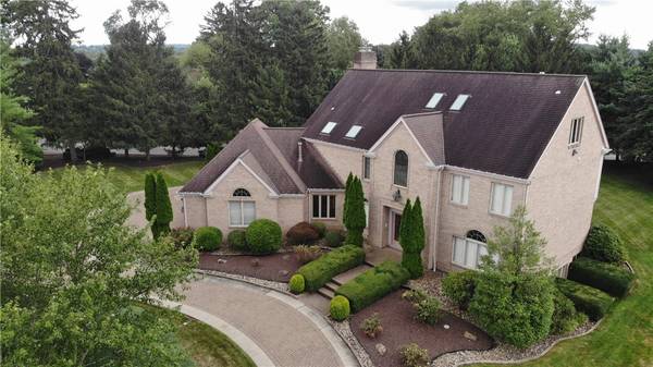 2644 Carriage House Dr, Hampton, PA 15101