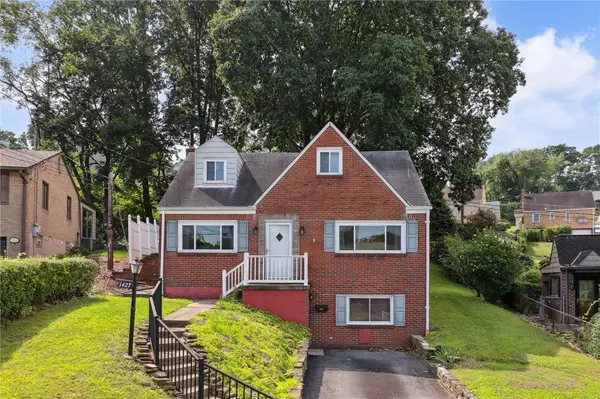 1427 Orr Dr, Castle Shannon, PA 15234