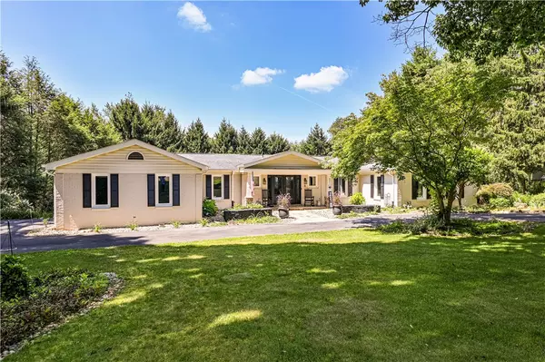 931 Country Club Dr, Hempfield Twp, PA 15601