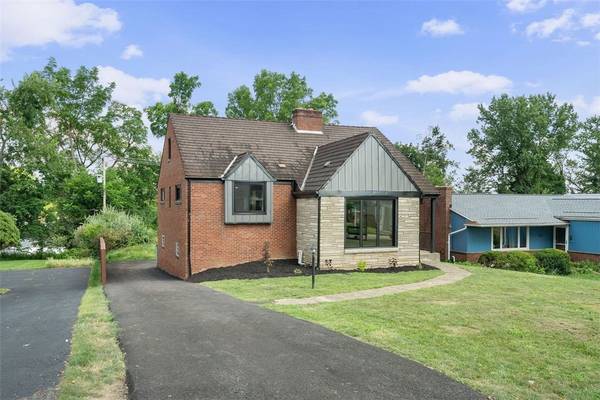 1229 Pinewood Dr, Mt Lebanon, PA 15243