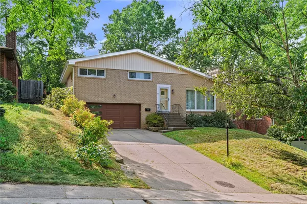 1112 Sunrise, Mt Lebanon, PA 15243